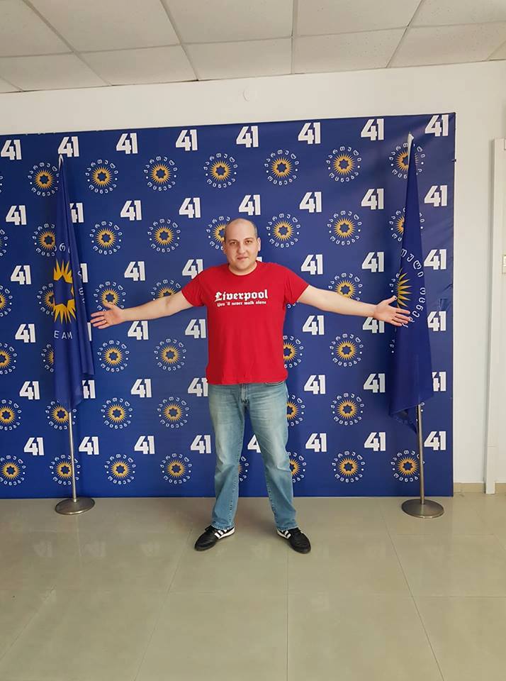 პარტიის წევრად რჩება, მაგრამ . . .