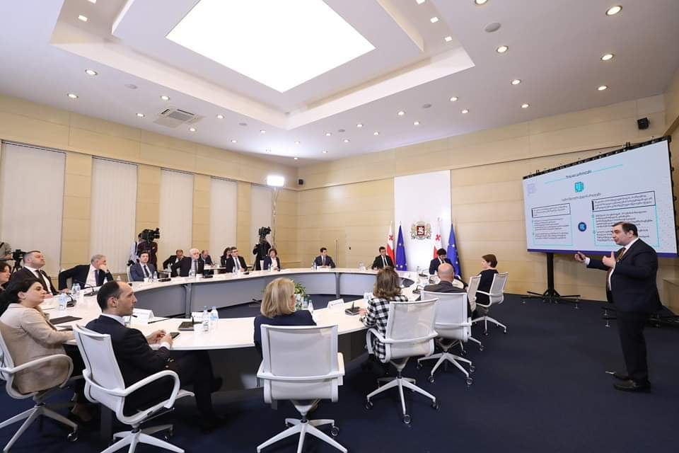 სკოლებში სწავლება სამ ეტაპად დამთავრდება