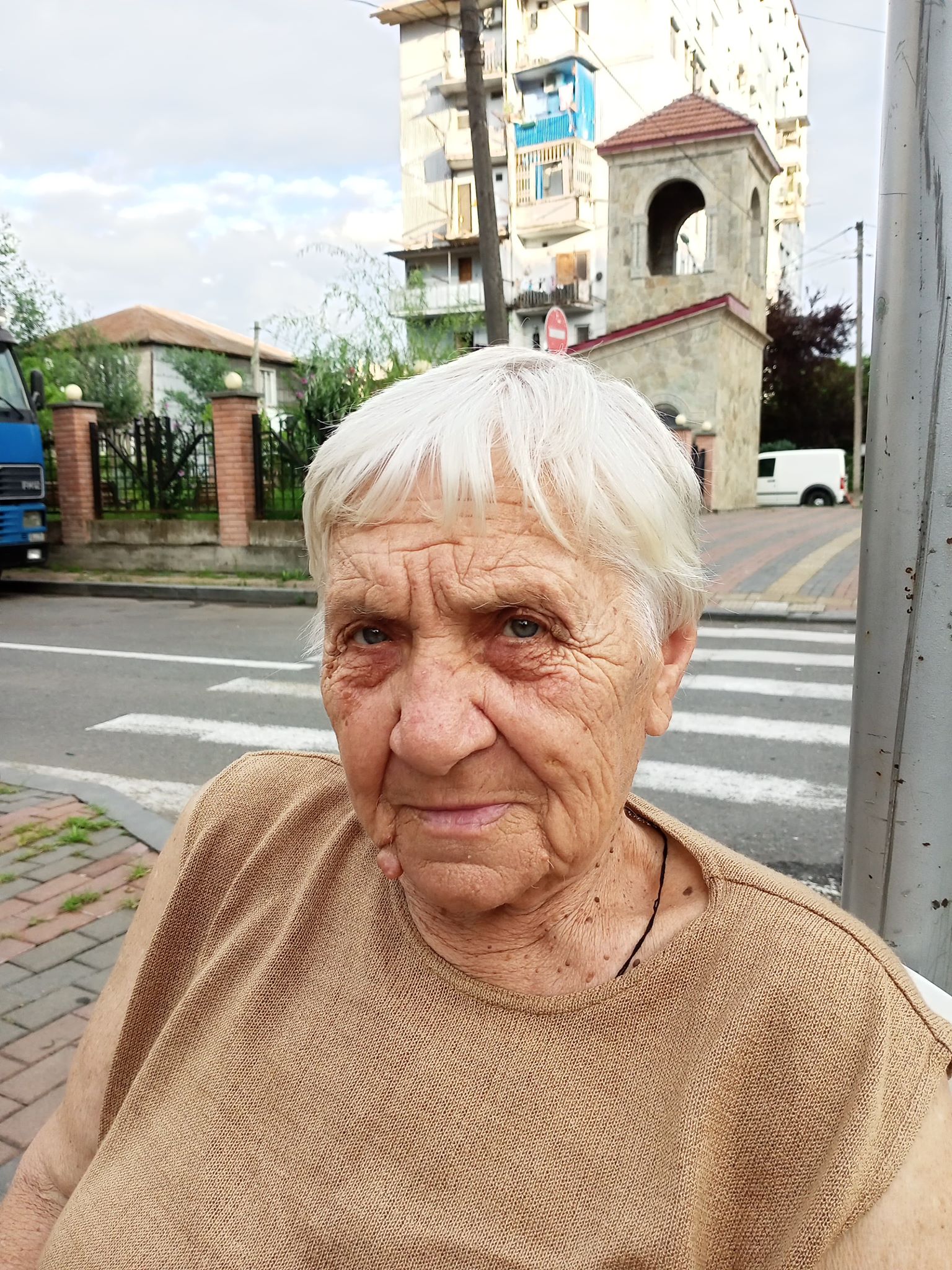 რაზე წყდება გული ,,ჭაობის” უბნის უხუცეს მცხოვრებს?