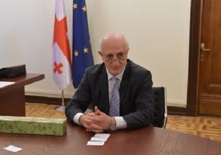 ,,იმდენად  ,,მაჟორიტარული ფსიქოლოგია” ჩამომიყალიბდა, რომ უკვე ავტომატურად, პირველ რიგში, საზოგადოებასა და ჩემს ხალხზე ვფიქრობ”