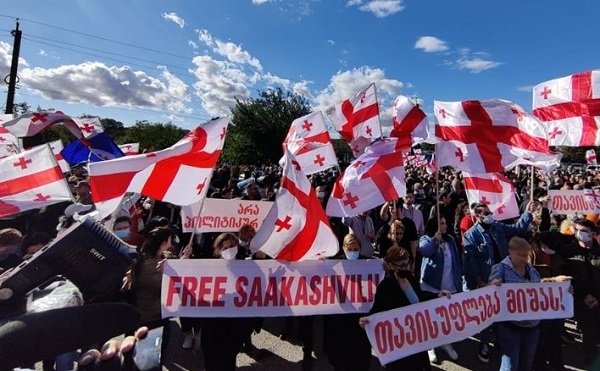 ,,თამაზ მოლაშვილი 16 წელია იმეორებს, რომ მისი შვილი სააკაშვილის პირადი პატიმარი იყო და პრეზიდენტი მას ,,ნელი სიკვდილით კლავდა”