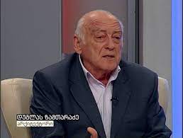 „ზემოდან დაიწყო დეფორმაცია და ჩამოშლა, იქნებ სიმძიმეს ვერ გაუძლო კედელმა?“