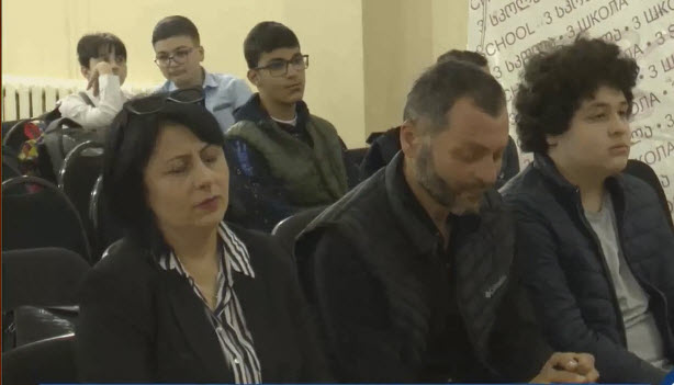 უსასრულობაში წასული ნათელი ბიჭი, ურომლისობაც სკოლას განსაკუთრებით უძნელდება