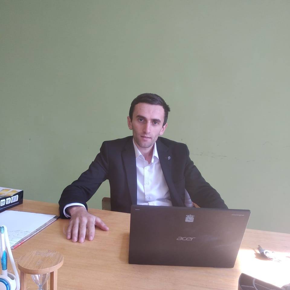 აქ სკოლის ოპტიმიზაციის საფრთხე არ დგას