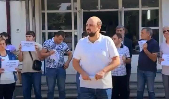 ხელვაჩაურის მერის ოჯახს საქართველო არ დაუტოვებია