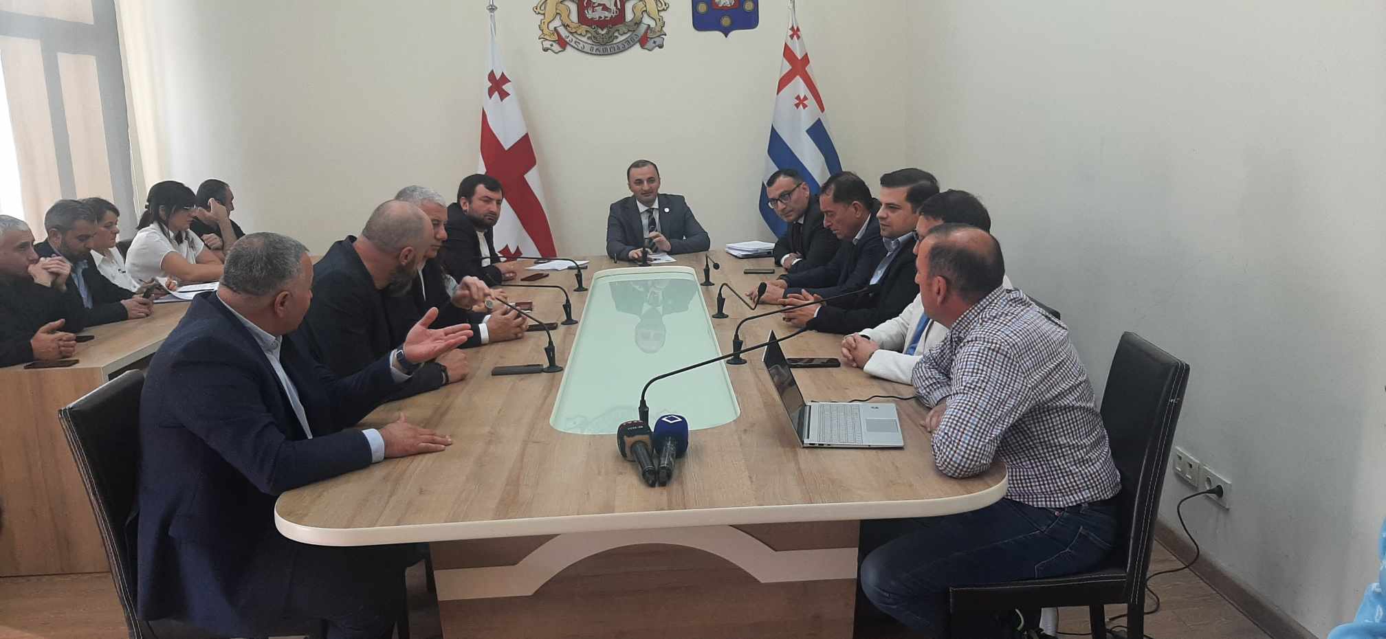 უმაღლეს საბჭოში მომავალი წლის რესპუბლიკური ბიუჯეტის პროექტის განხილვა დაიწყო