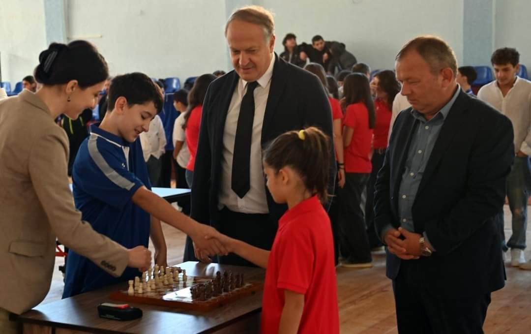 ინვენტარი და ეკიპირება გადასცეს