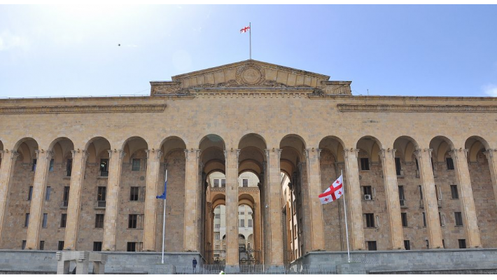 აქციებზე ნიღბის ტარების აკრძალვის კანონი მომავალი კვირიდან ამოქმედდება