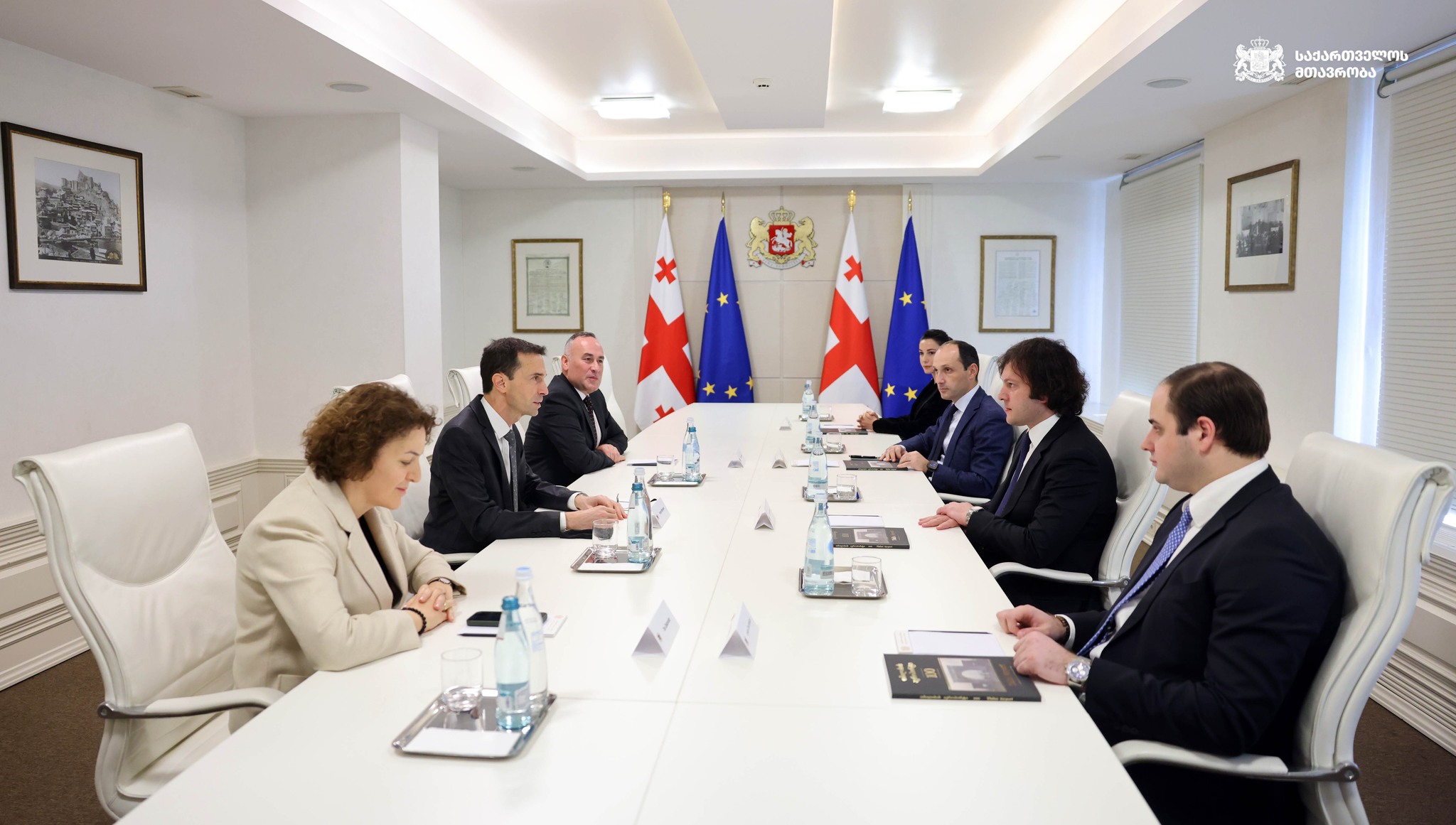პრემიერი თბილისისა და ბათუმის აეროპორტების მმართველი კომპანიის მენეჯმენტს შეხვდა