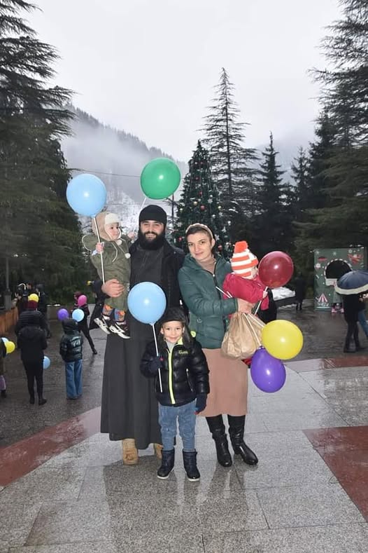 „უფალი გვაძლიერებს, მშვიდობა – ღვთივკურთხეულ საქართველოს!“