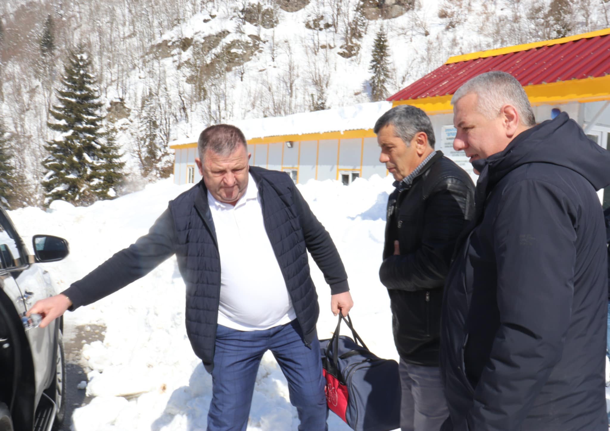 დიდთოვლობის დროს დაეხმარნენ. . .