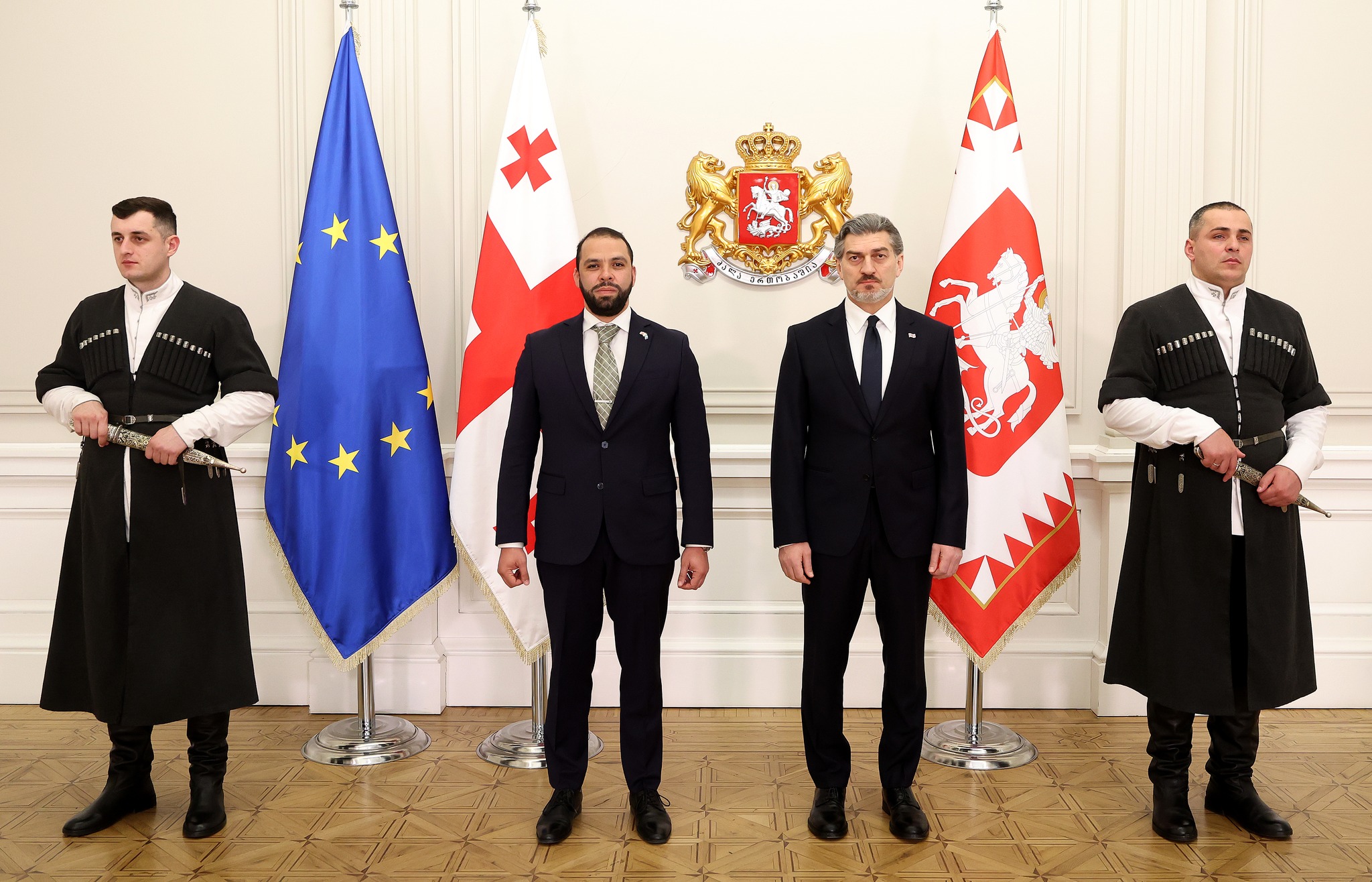 ელჩებმა მიხეილ ყაველაშვილს რწმუნებათა სიგელები გადასცეს