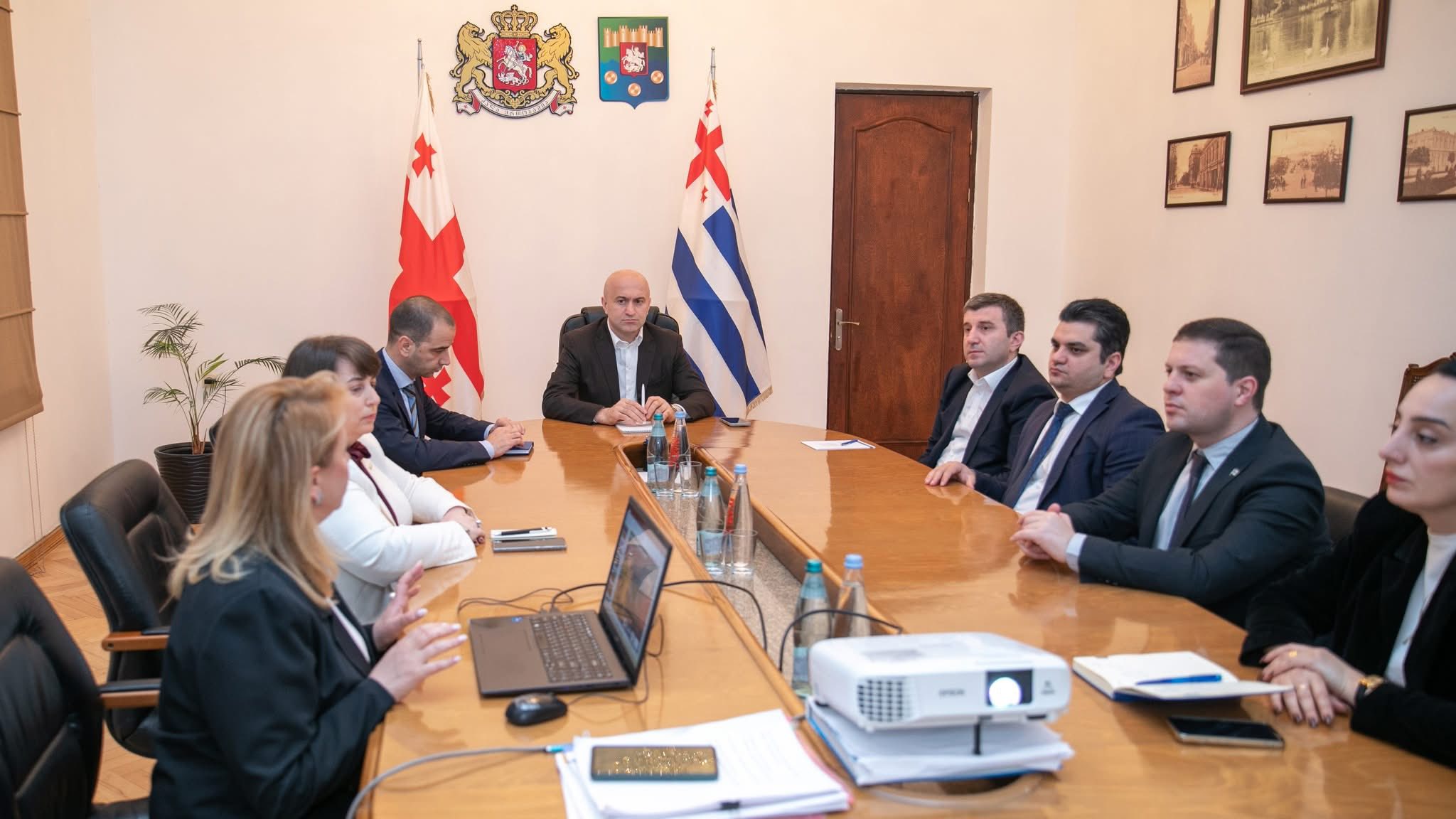 სულხან თამაზაშვილი ტურიზმის დეპარტამენტის წარმომადგენლებს შეხვდა