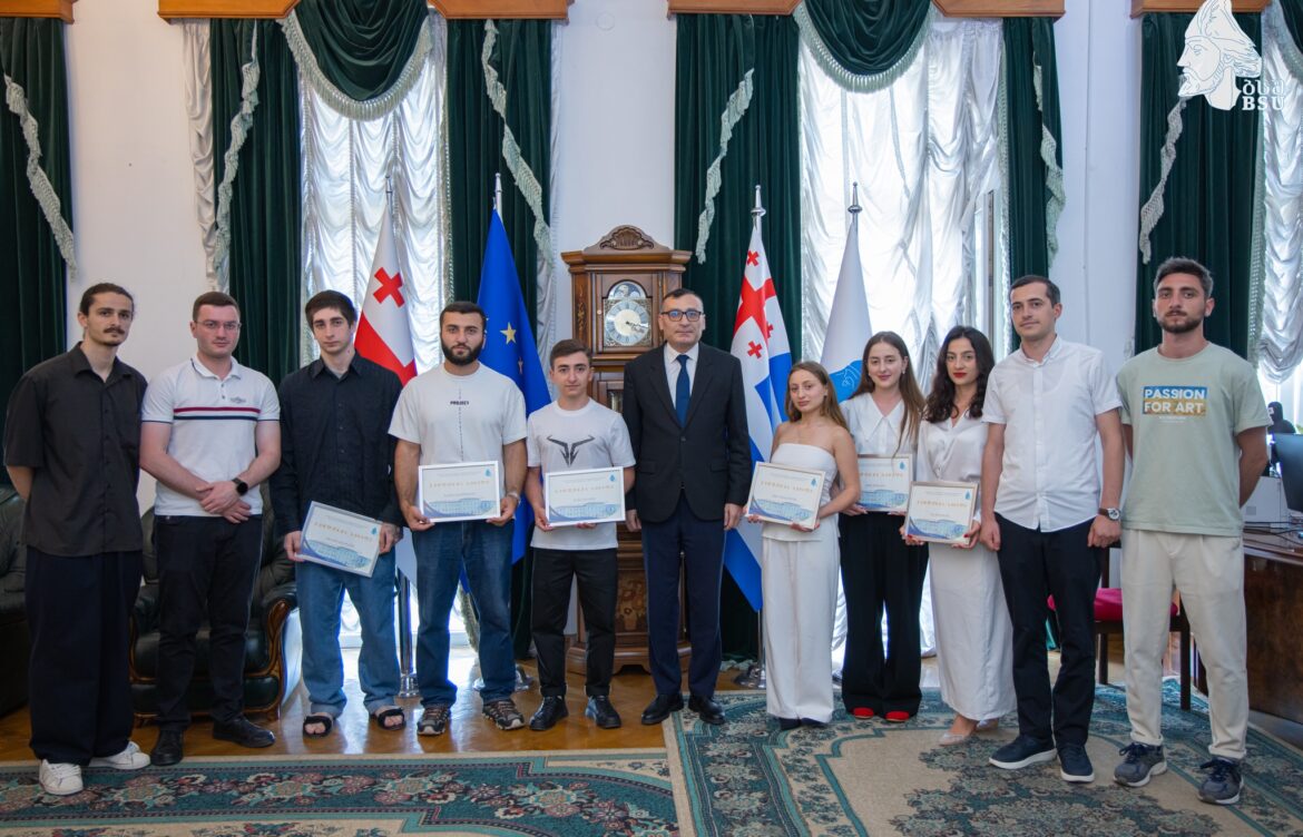 ტიტე აროშიძე უნივერსიტეტის მხიარულთა და საზრიანთა გუნდის წევრებს შეხვდა
